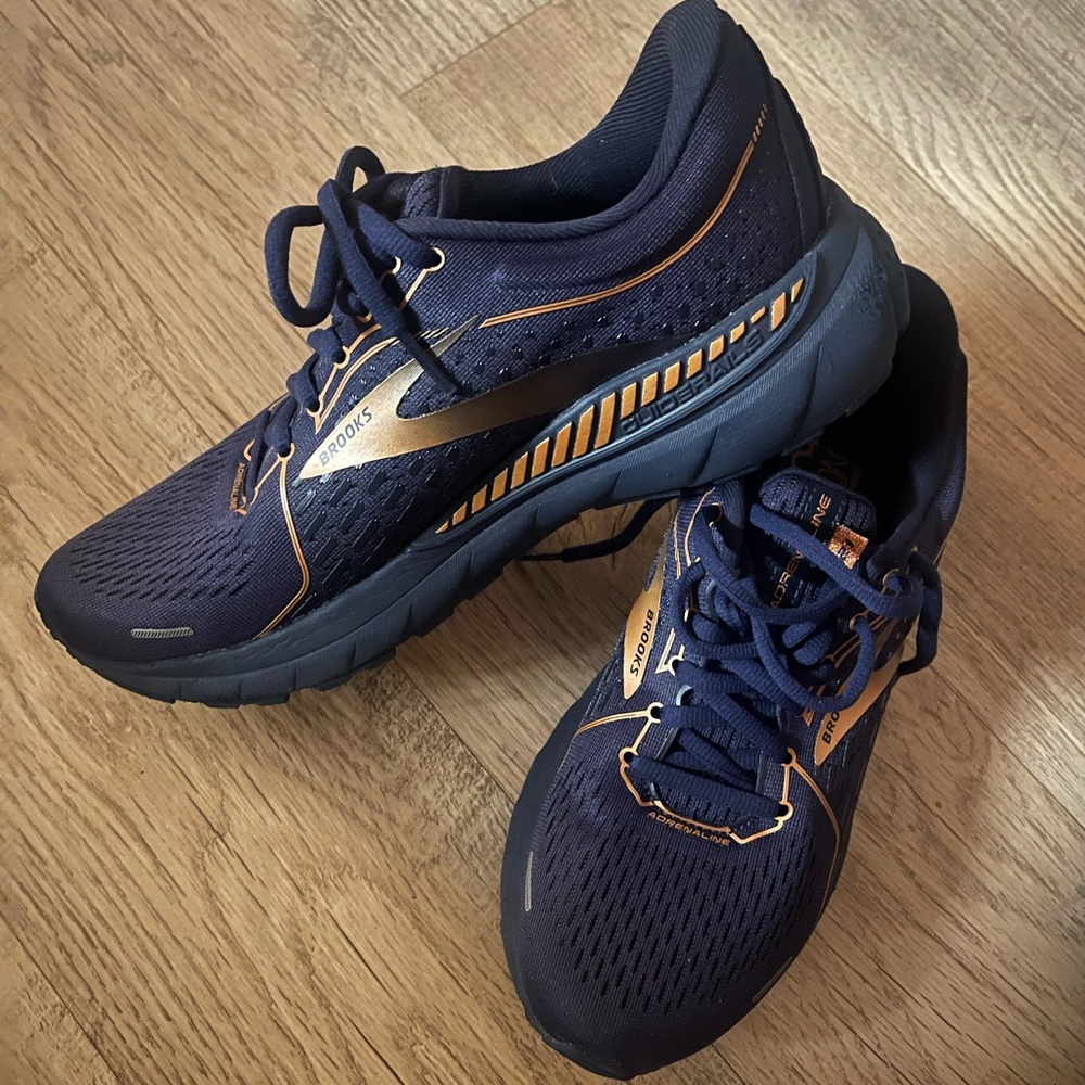 Brooks tennis shoes